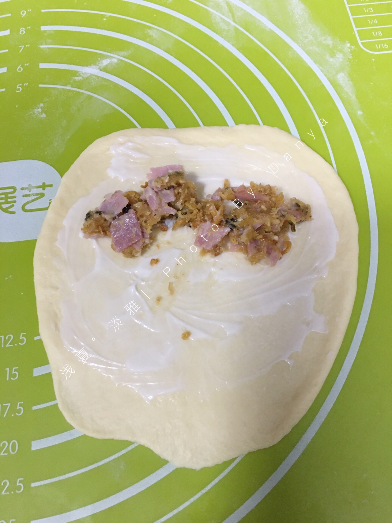 咸香松软火腿肉松面包