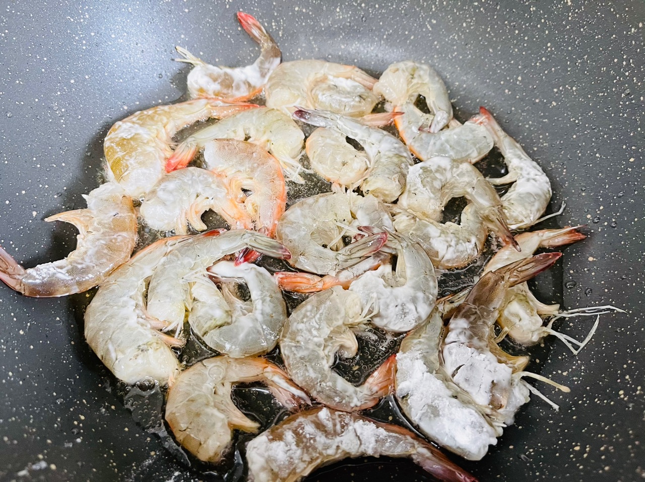 咸香酥脆的咸蛋黄脆皮虾
