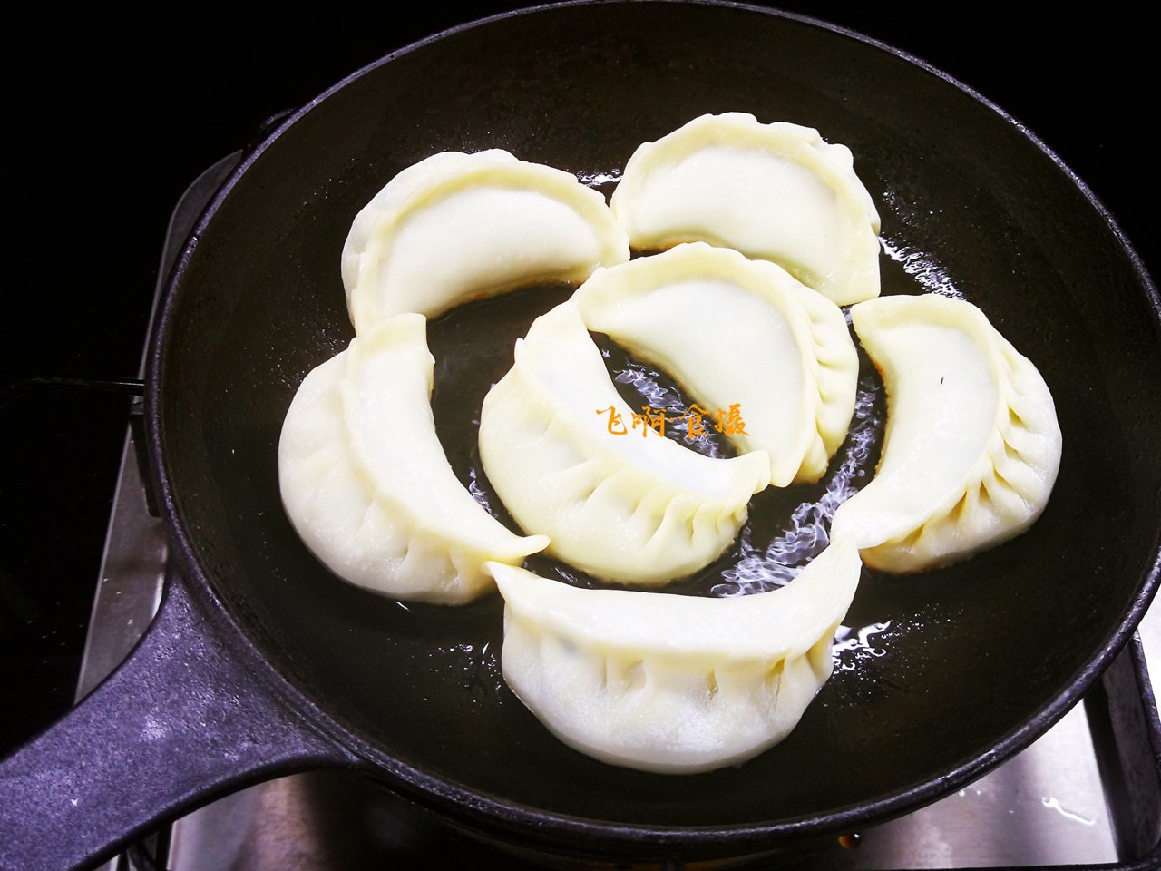 鲜香味美荠菜煎饺