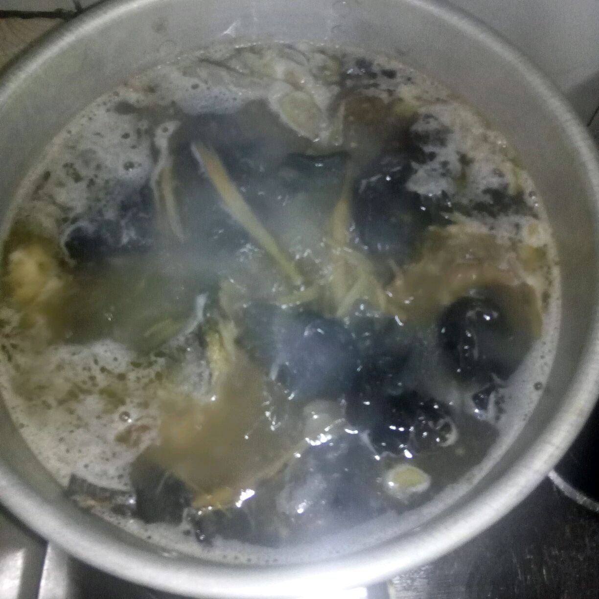 鲜鱼头汤