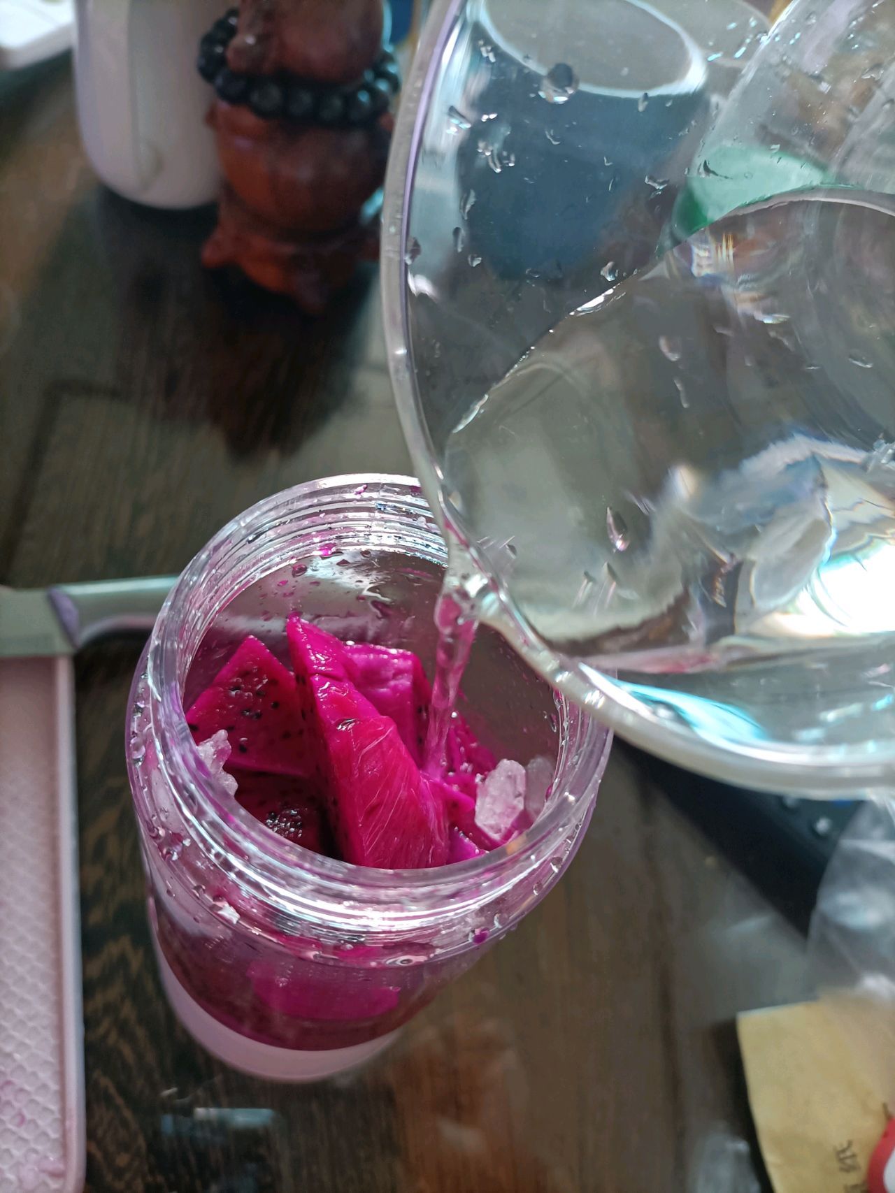 鲜榨火龙果汁