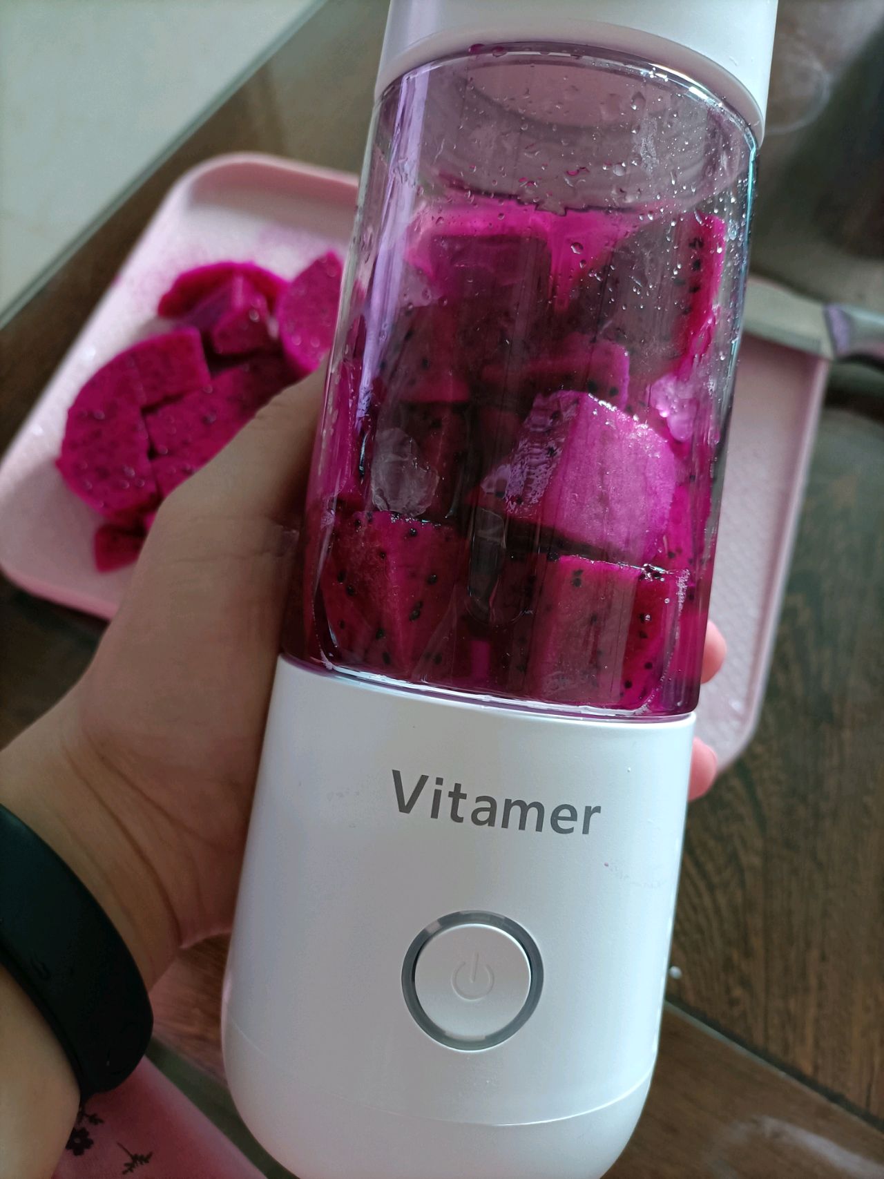 鲜榨火龙果汁