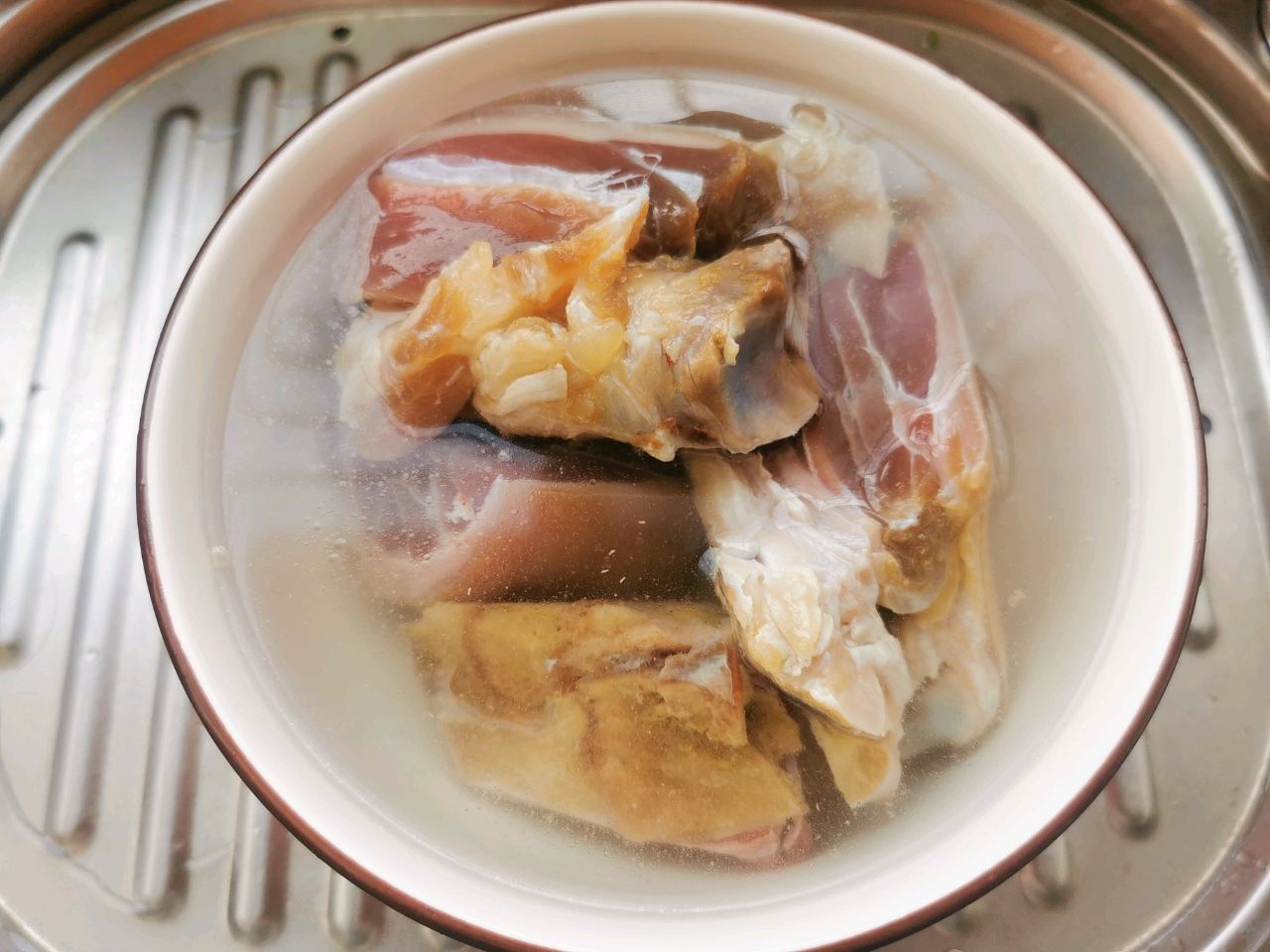 咸猪肘炖鸡
