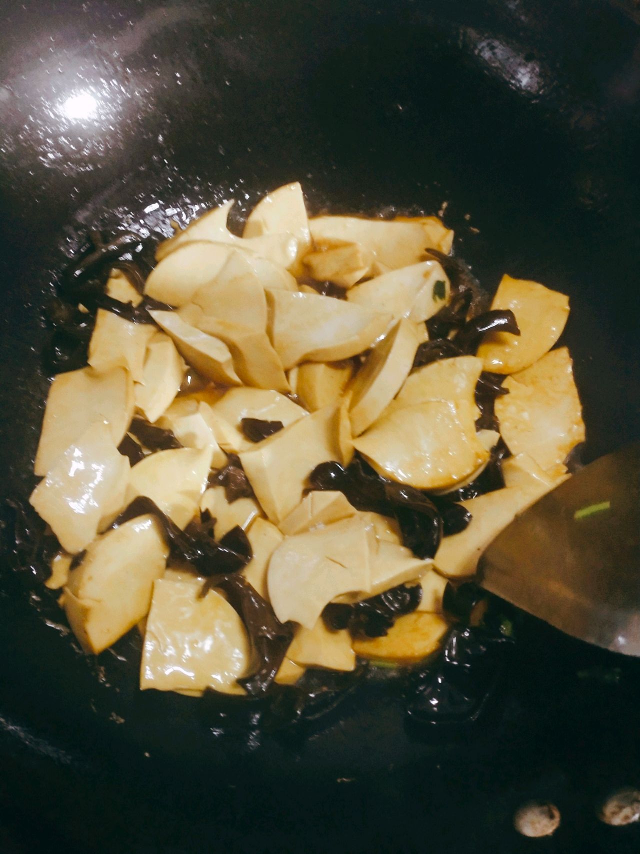 香菜黑木耳炒素鸡