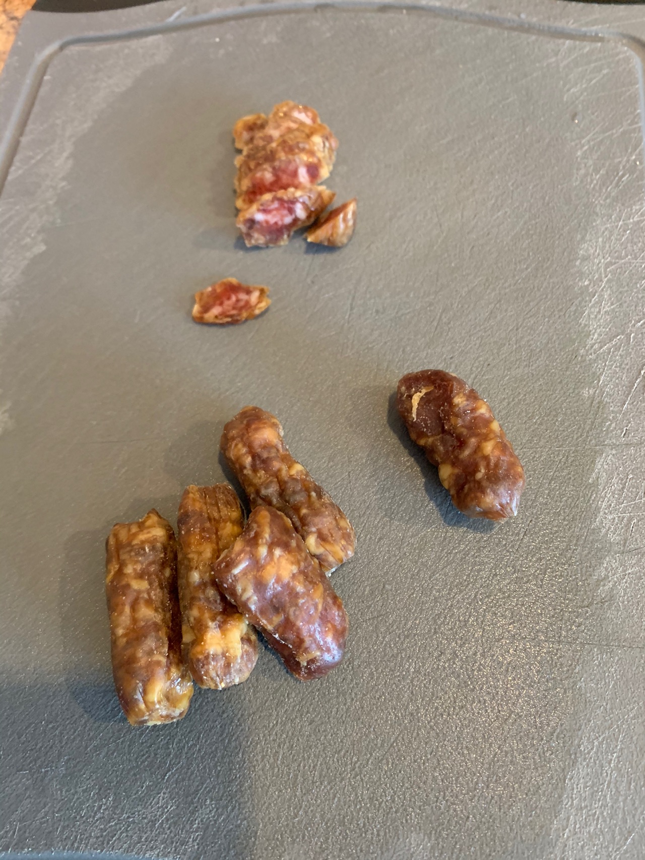 香肠炒卷心菜绿辣椒