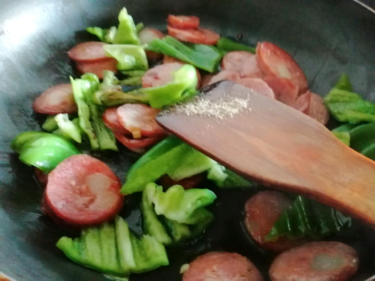 香肠炒青椒