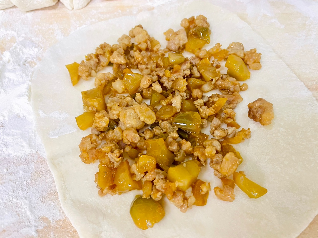 香脆薄的榨菜肉饼