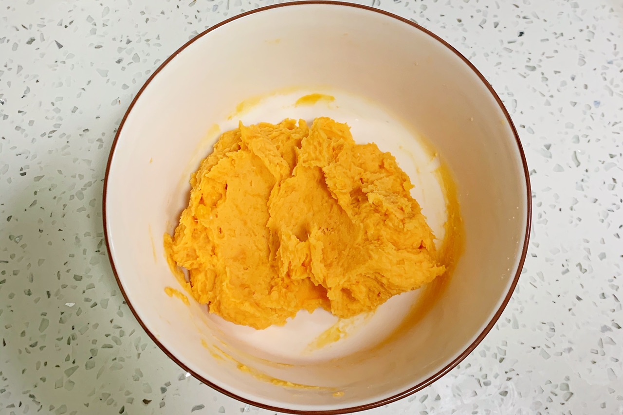 香掉渣的奶香红薯酥饼