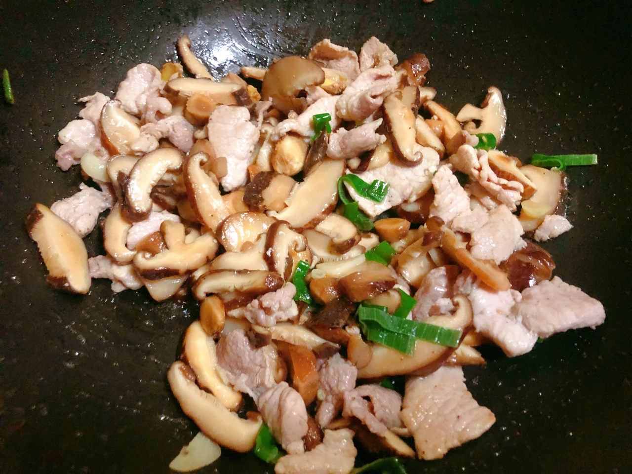 香菇不是只有炖鸡才好吃｜香菇炒猪肉片