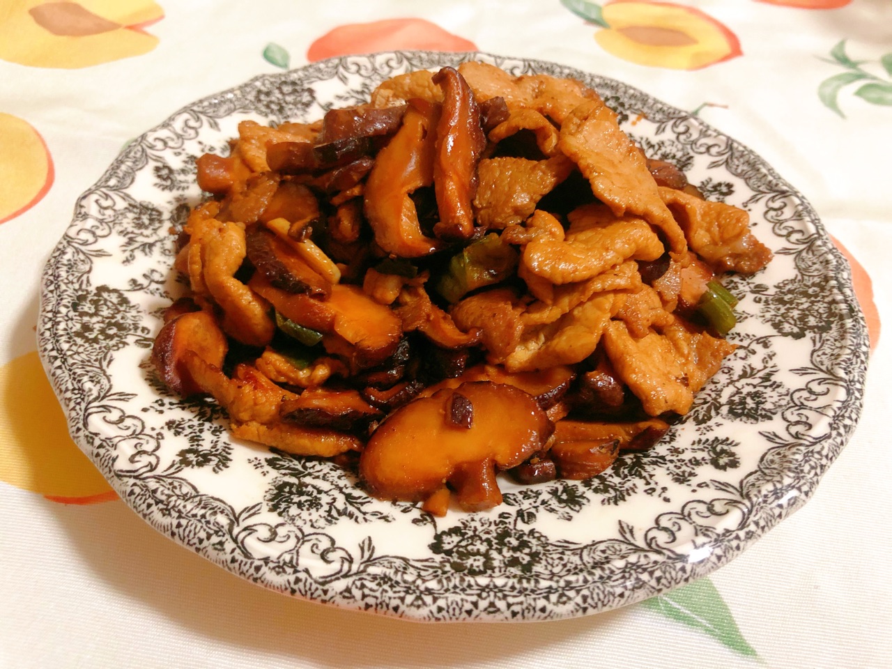 香菇不是只有炖鸡才好吃｜香菇炒猪肉片