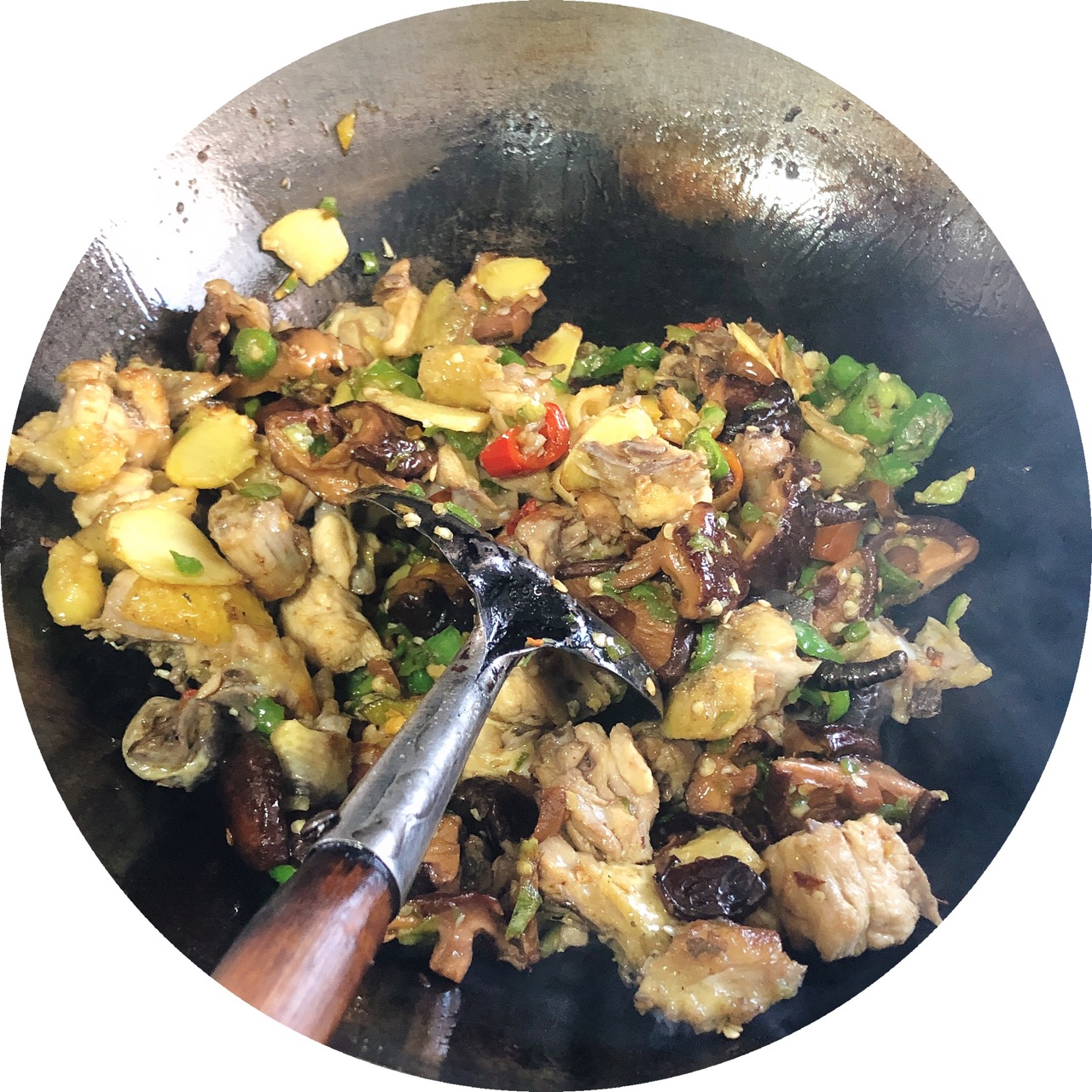 香菇炒鸡～妈妈做菜de味道
