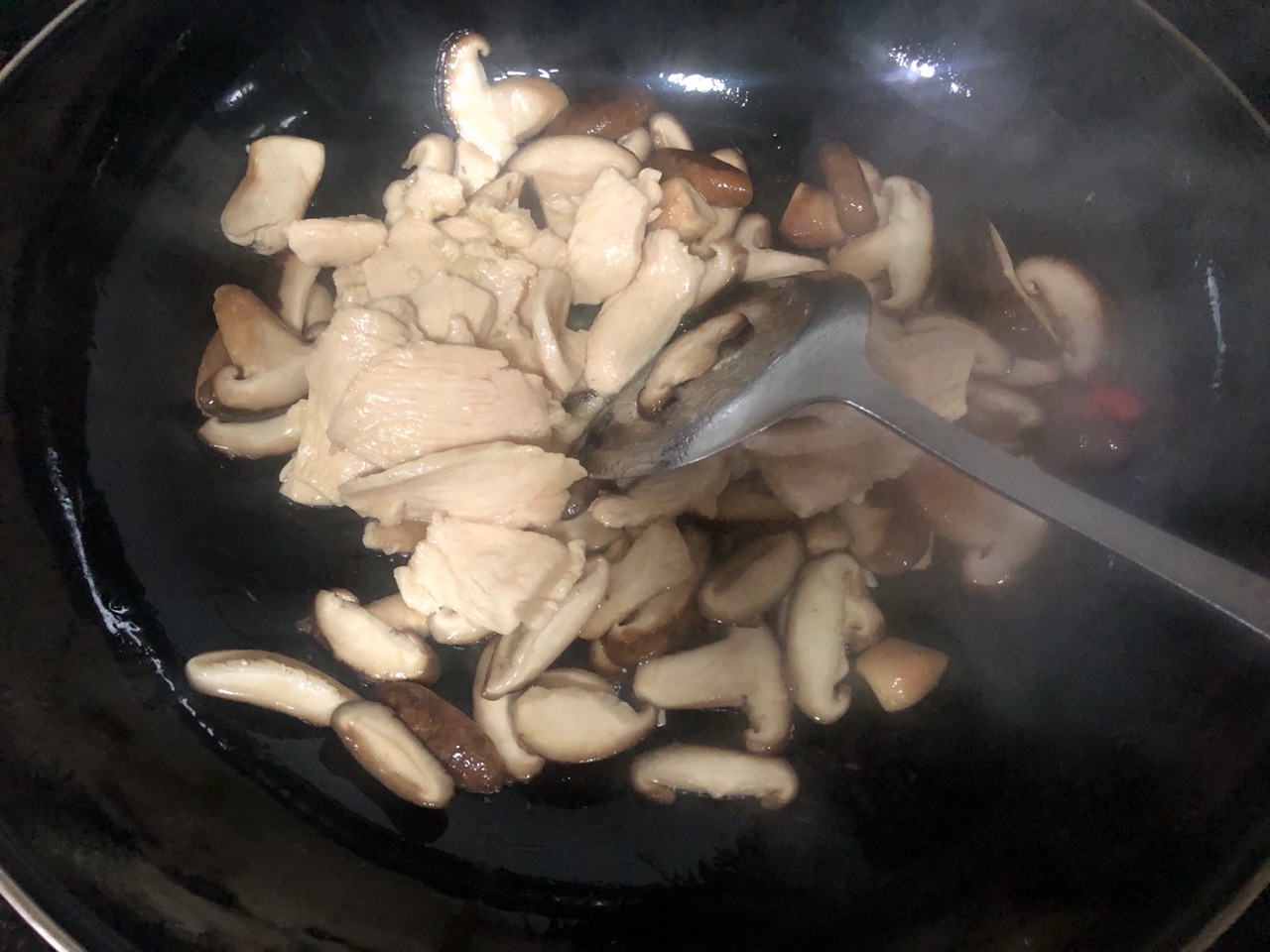香菇炒鸡胸片