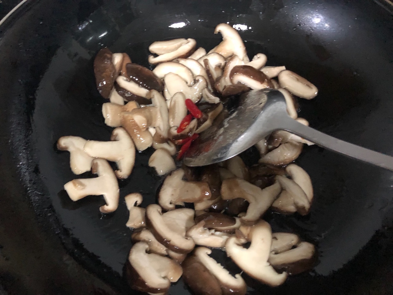 香菇炒鸡胸片