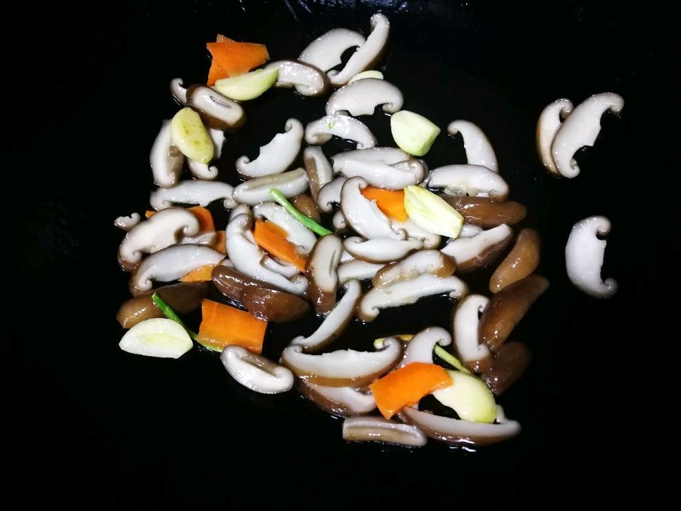 香菇炒上海青