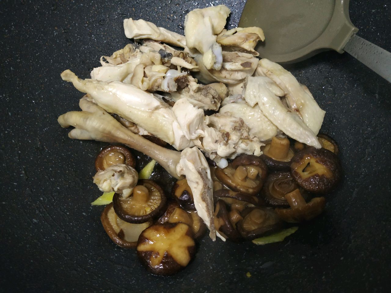 香菇炖鸡