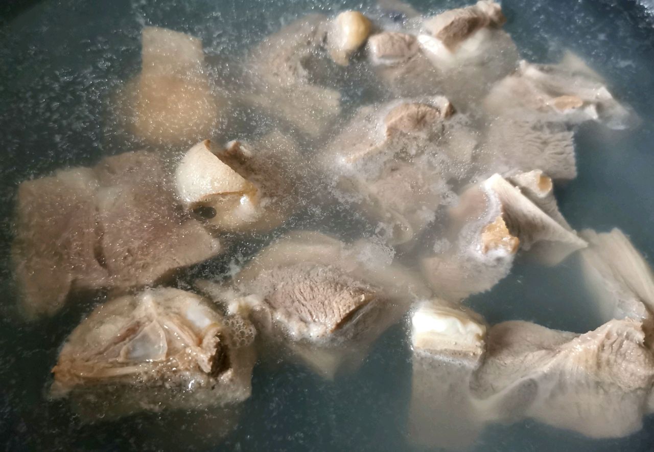香菇腐竹牛羊肉煲