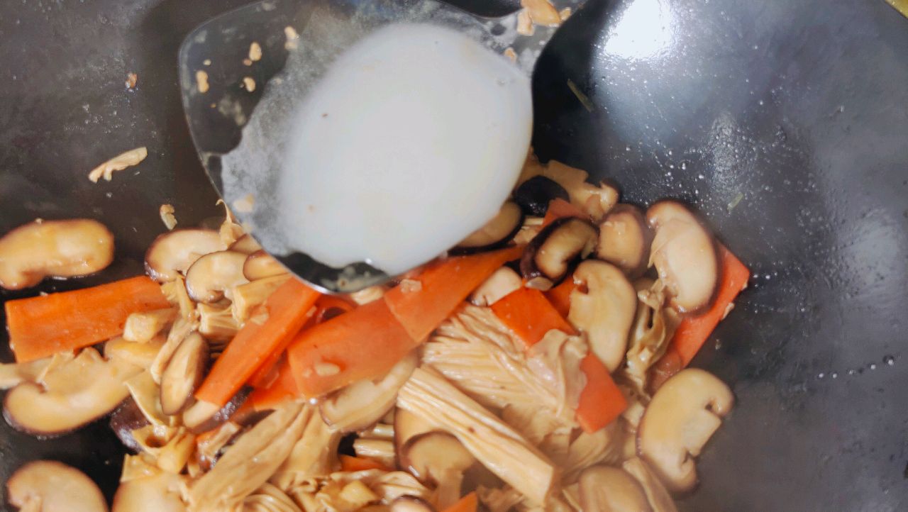 香菇胡萝卜炒腐竹