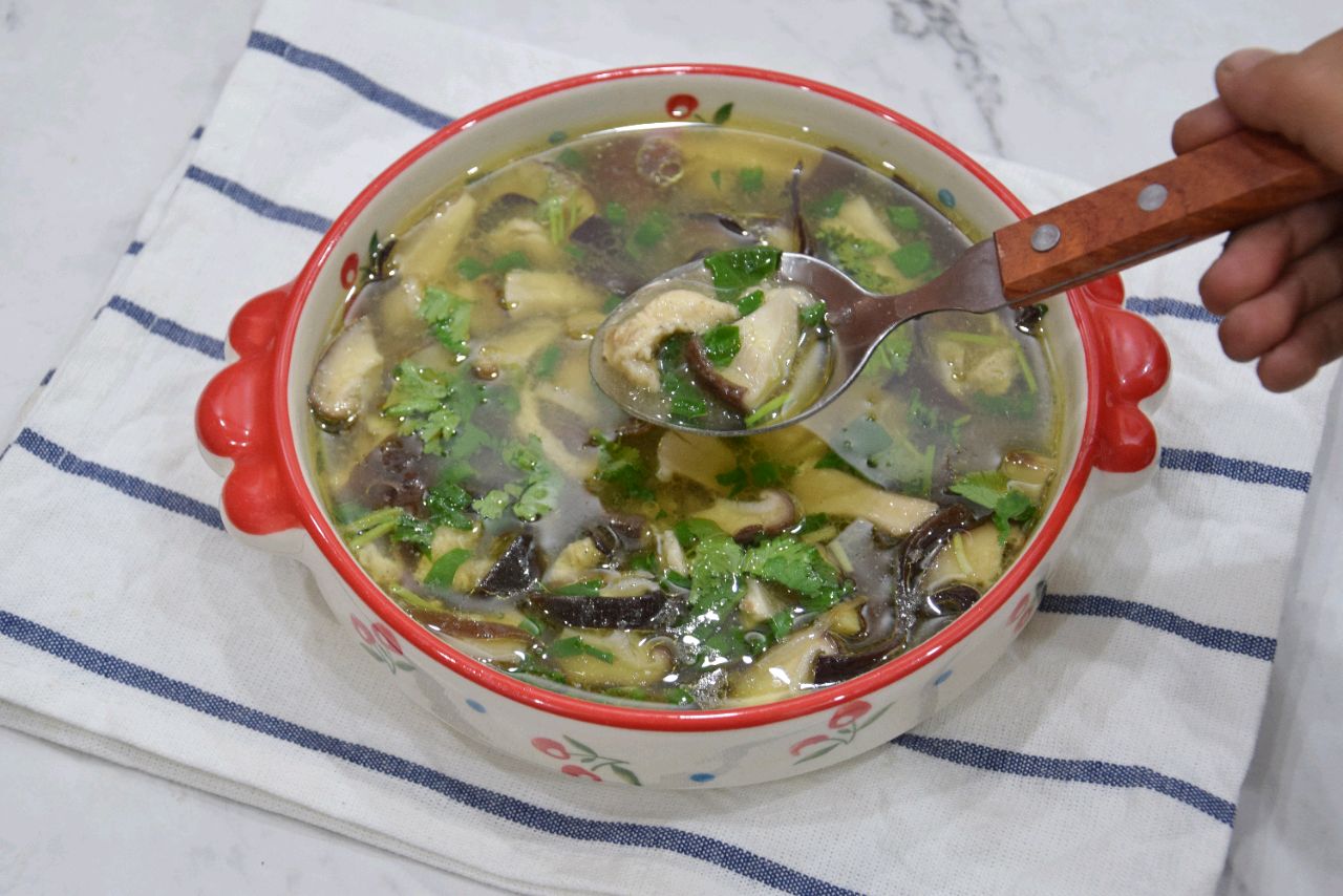 香菇鸡肉汤