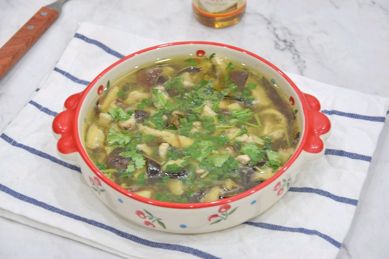 香菇鸡肉汤