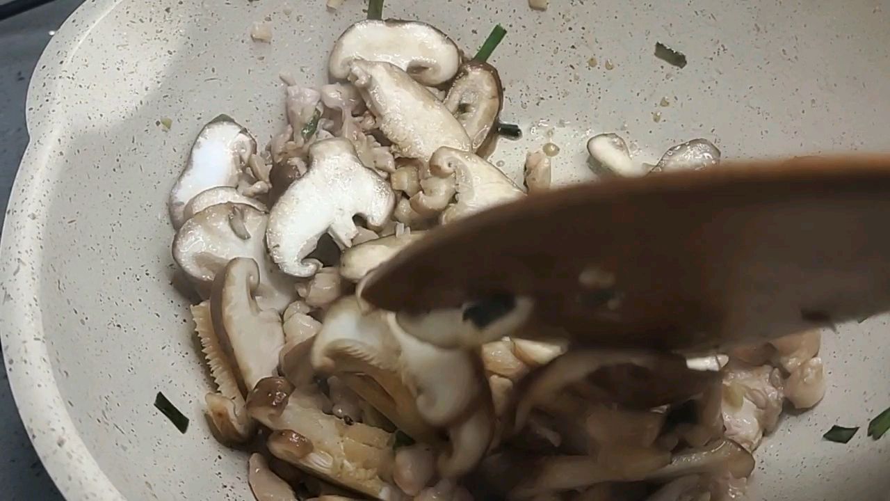 香菇鸡肉粥