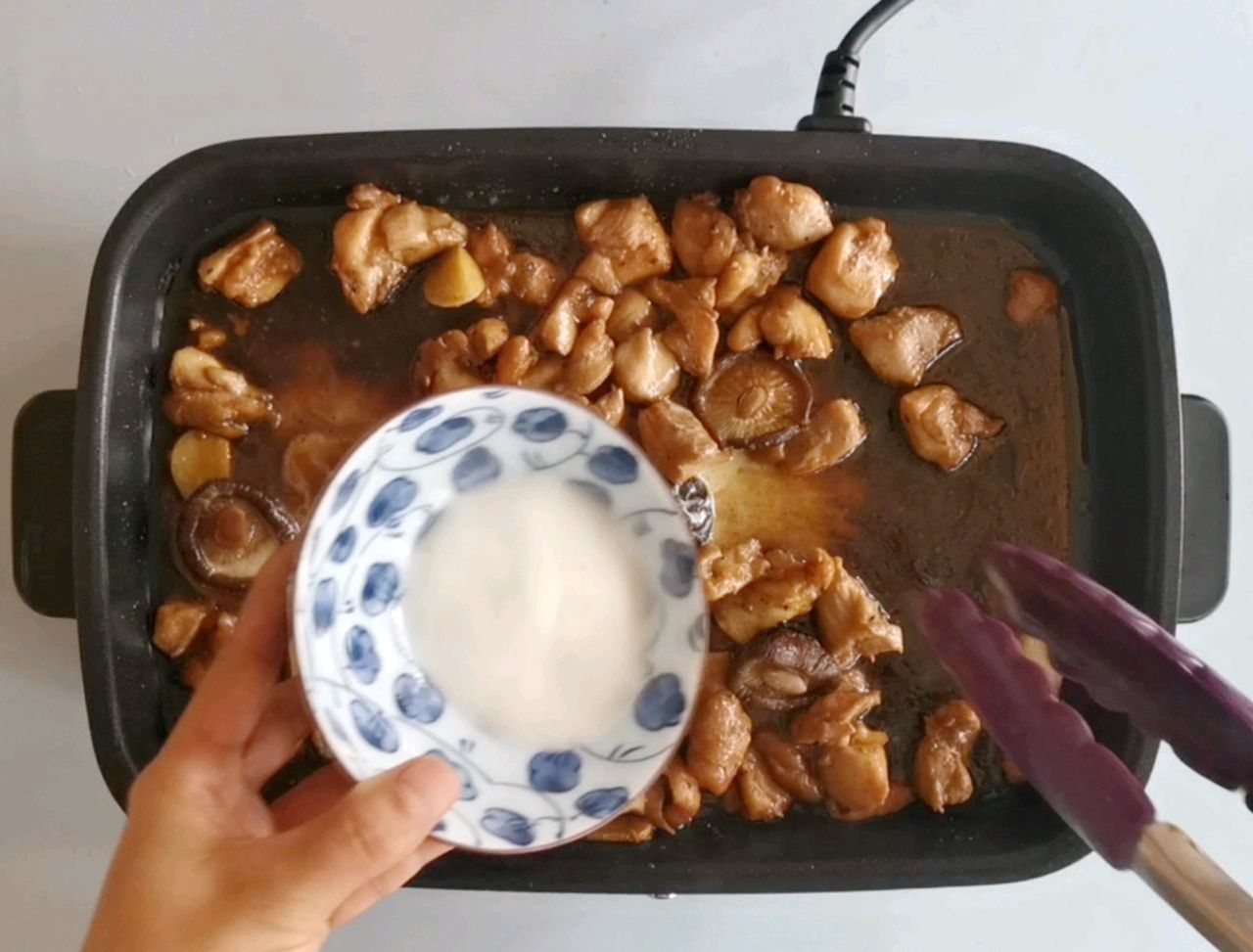 香菇鸡腿焖面