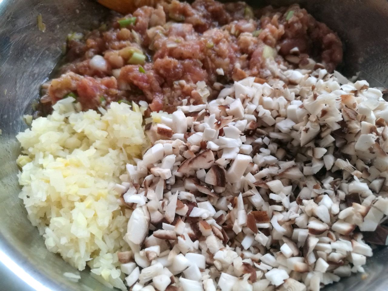 香菇马蹄笋肉馅馄饨