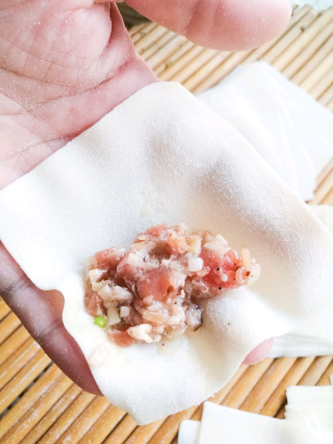 香菇马蹄笋肉馅馄饨