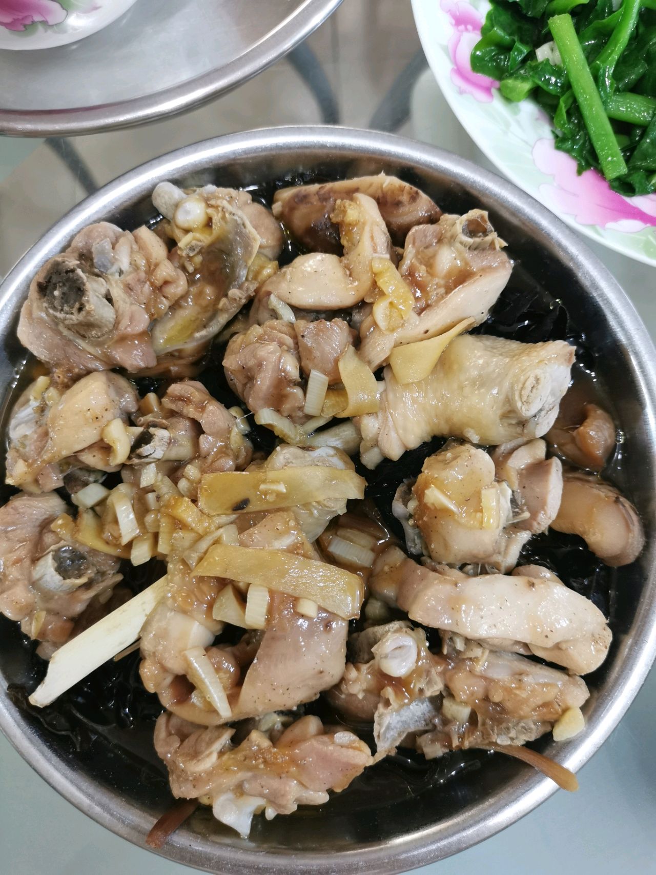 香菇木耳黄花菜蒸鸡
