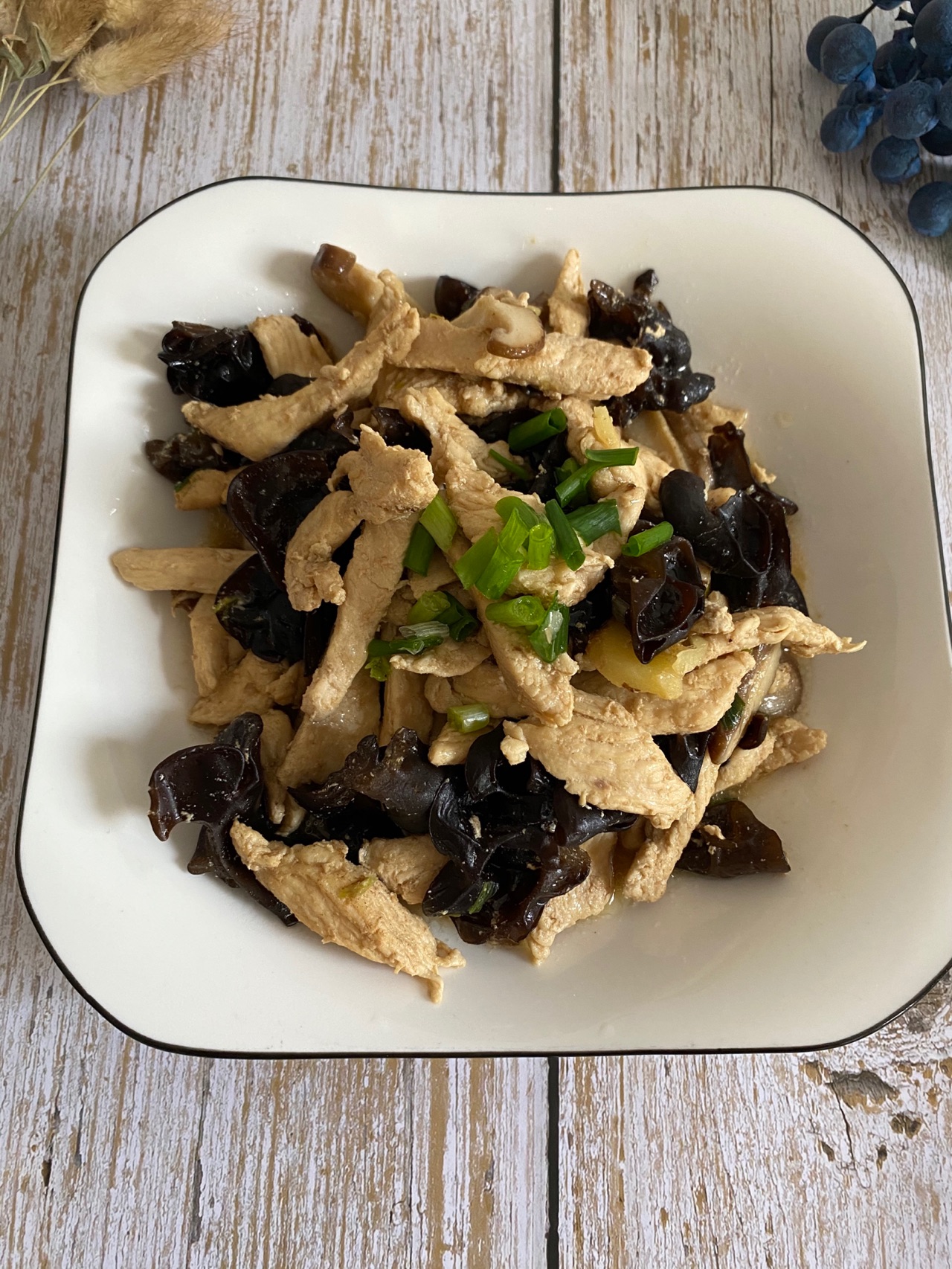 香菇木耳鸡肉丝