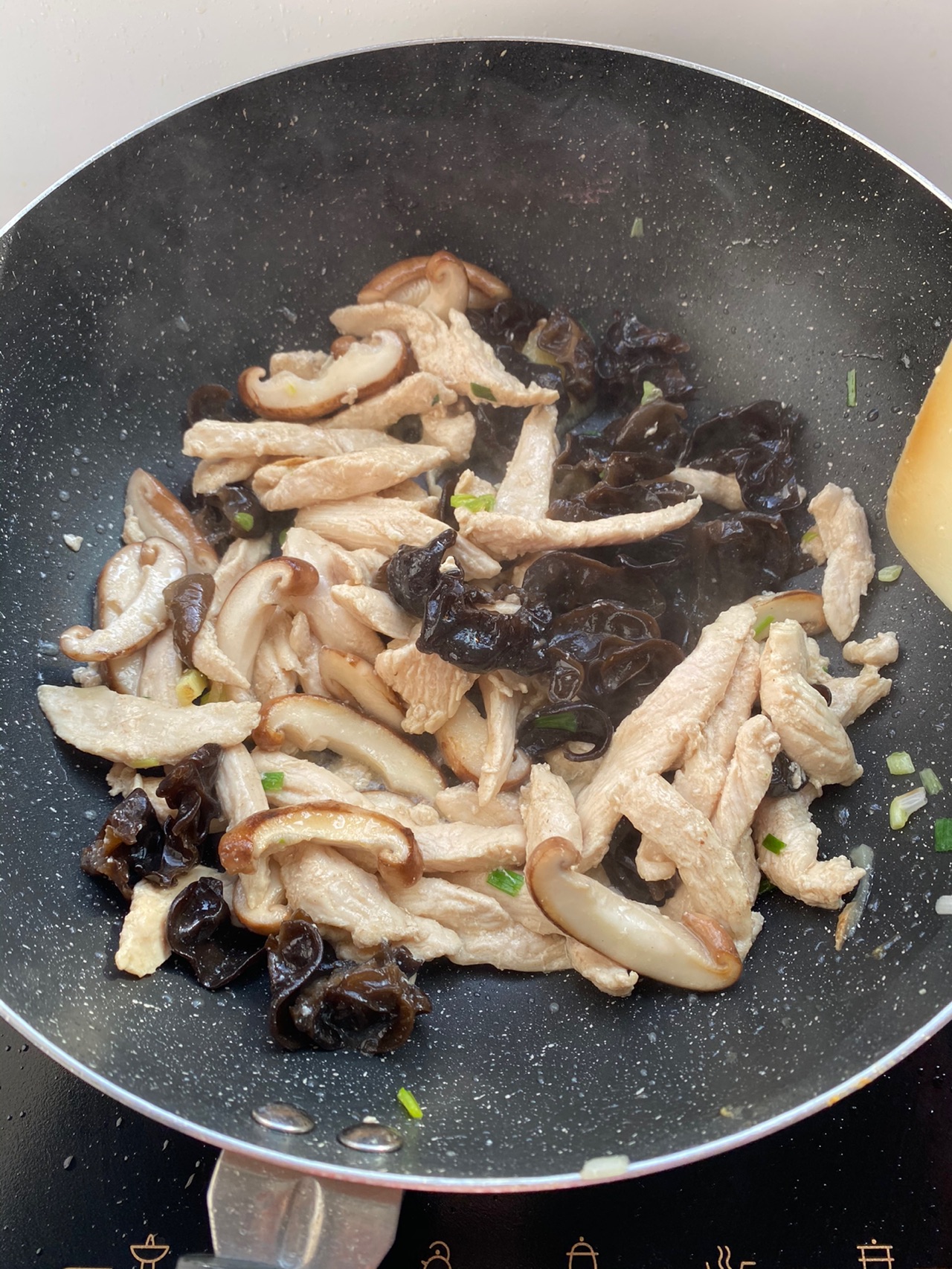 香菇木耳鸡肉丝