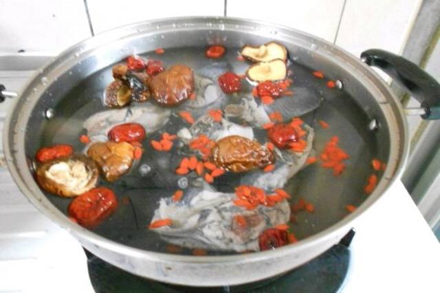 香菇乌鸡汤