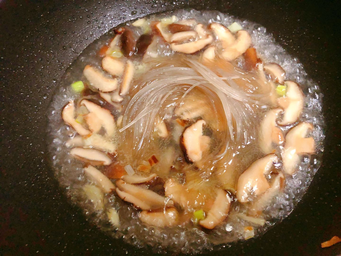 香菇油菜粉丝煲