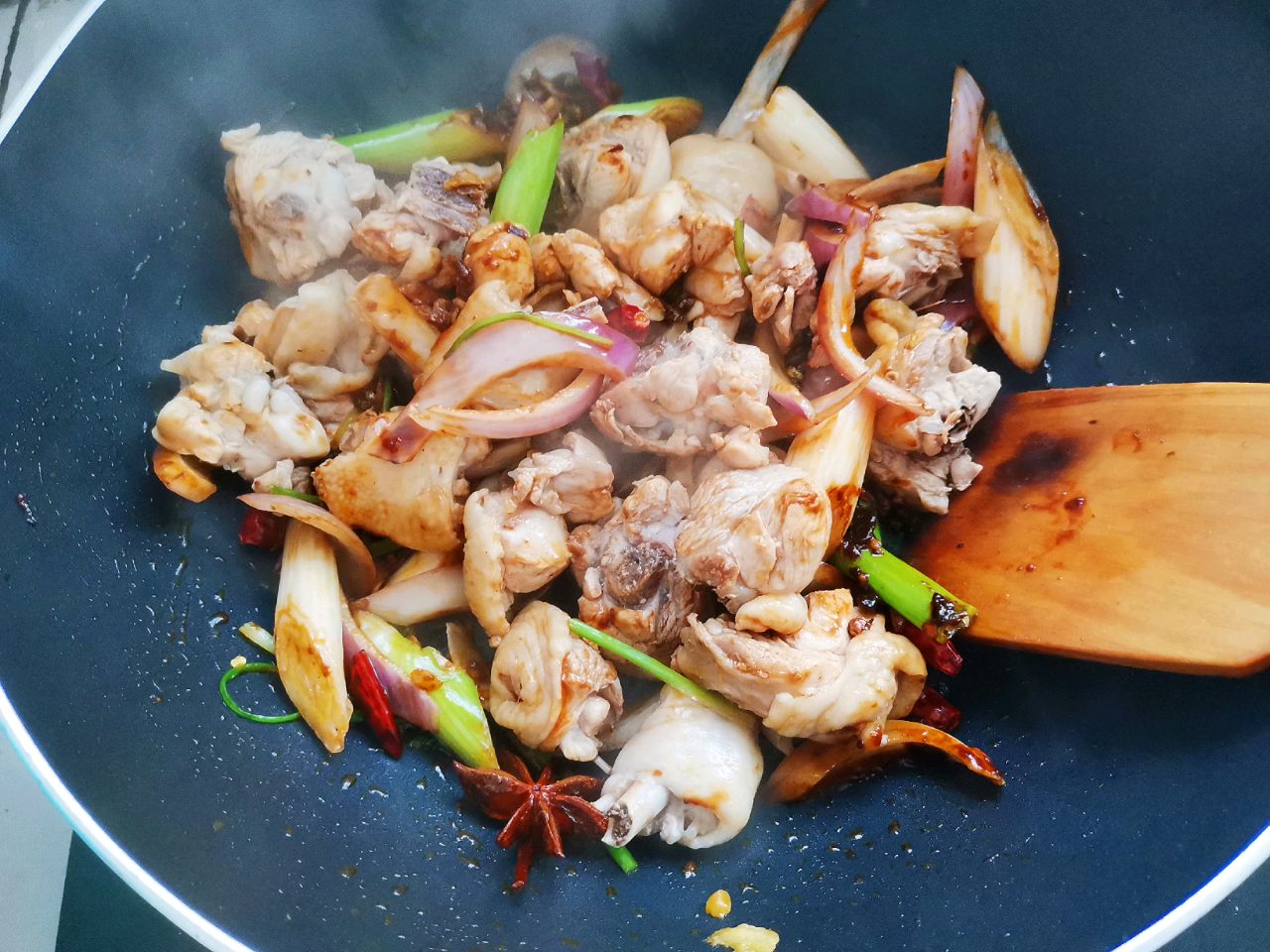 香菇芋头炖鸡块