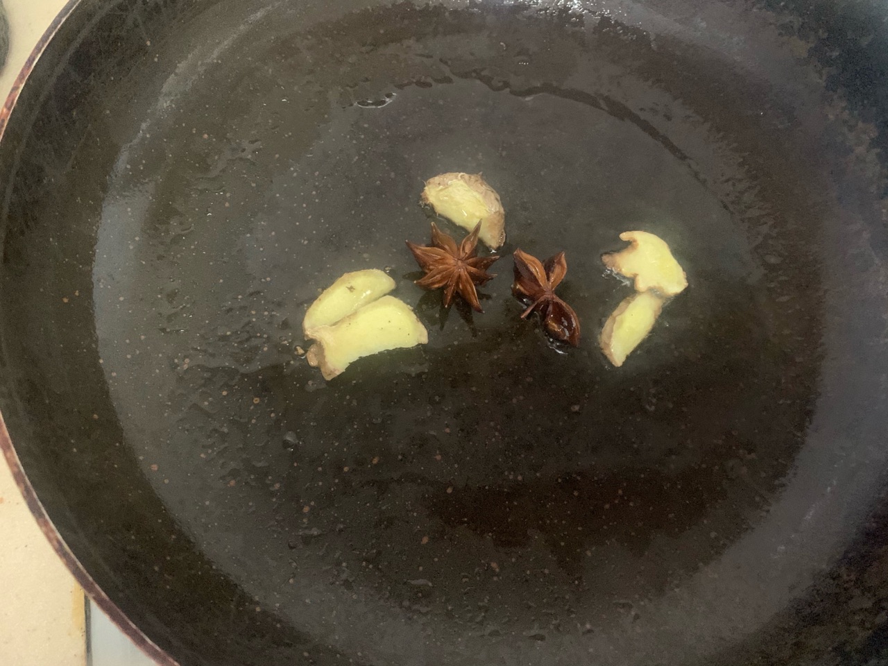 香菇紫苏茴香红烧鸭肉芋艿