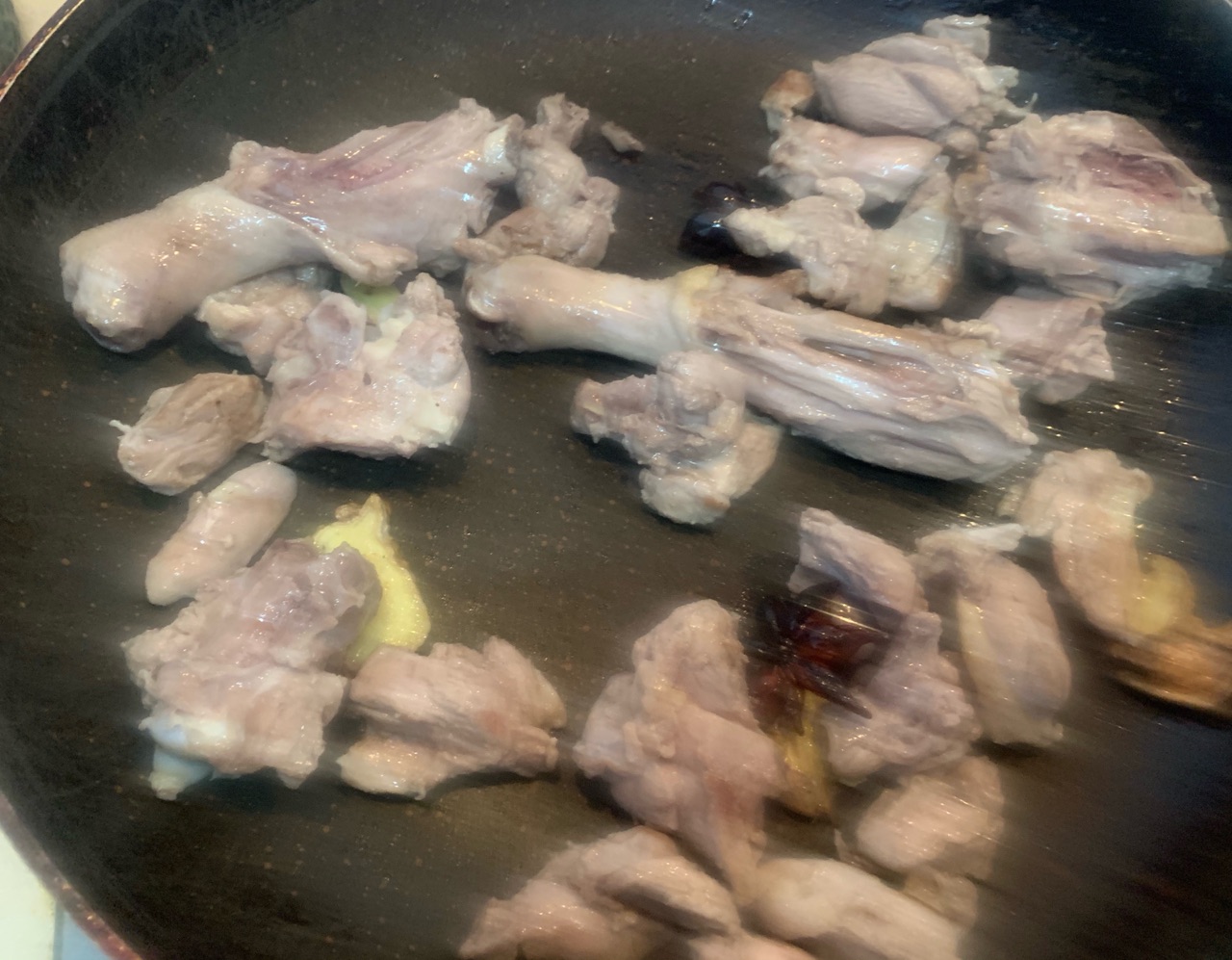 香菇紫苏茴香红烧鸭肉芋艿