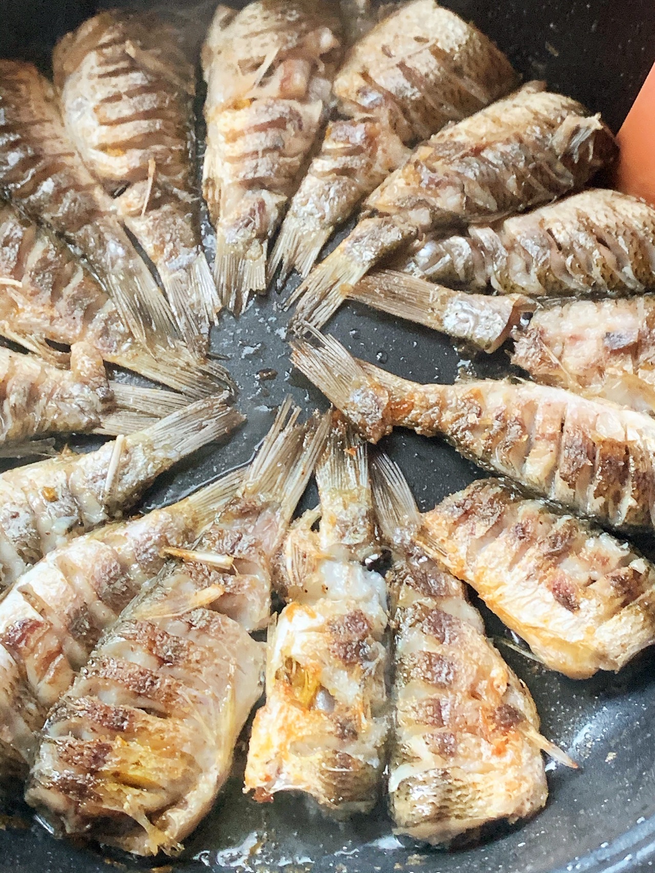 香煎小鲫鱼