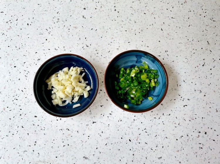 香辣红油拌水饺