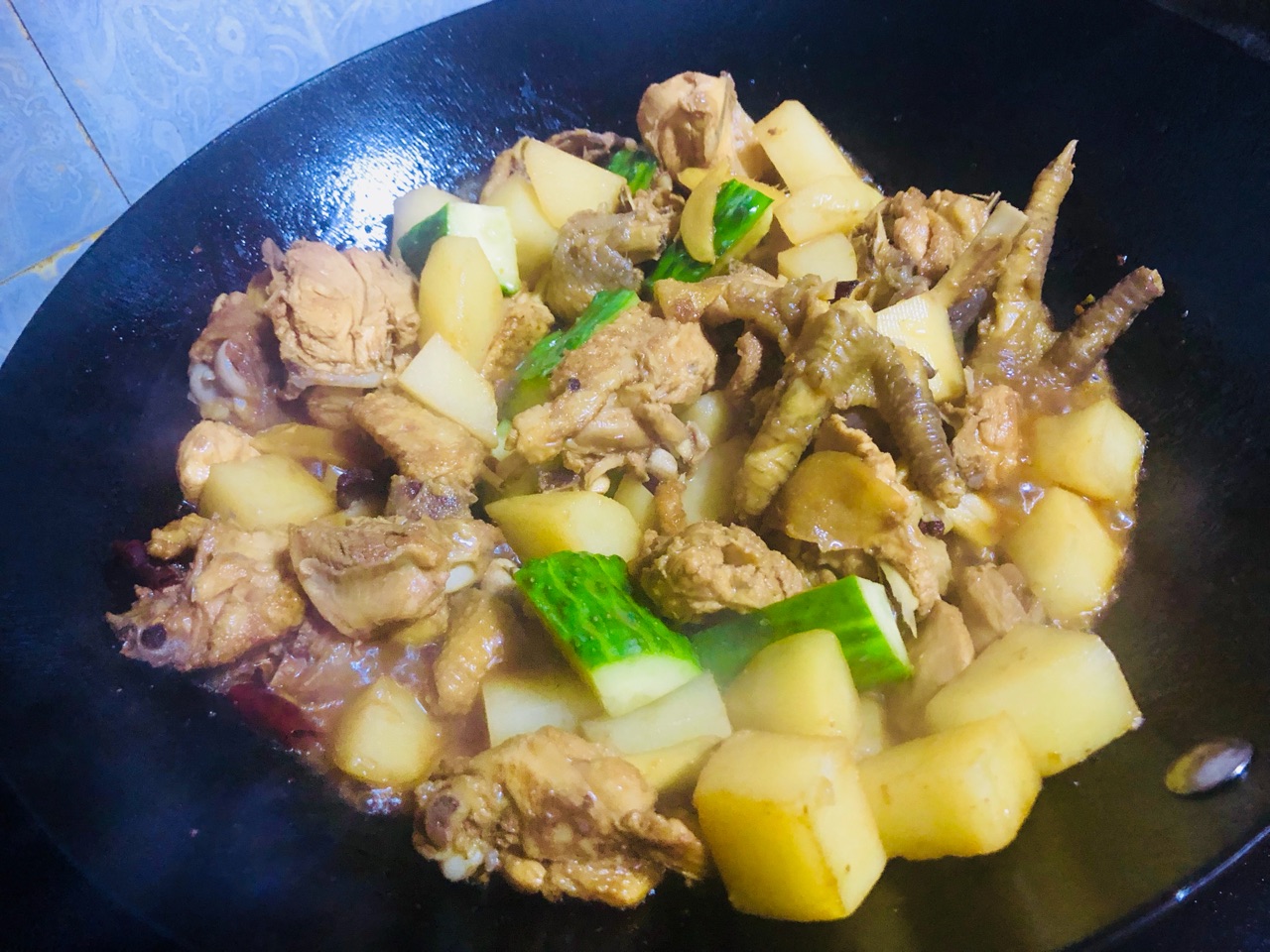 香辣鸡块烧土豆