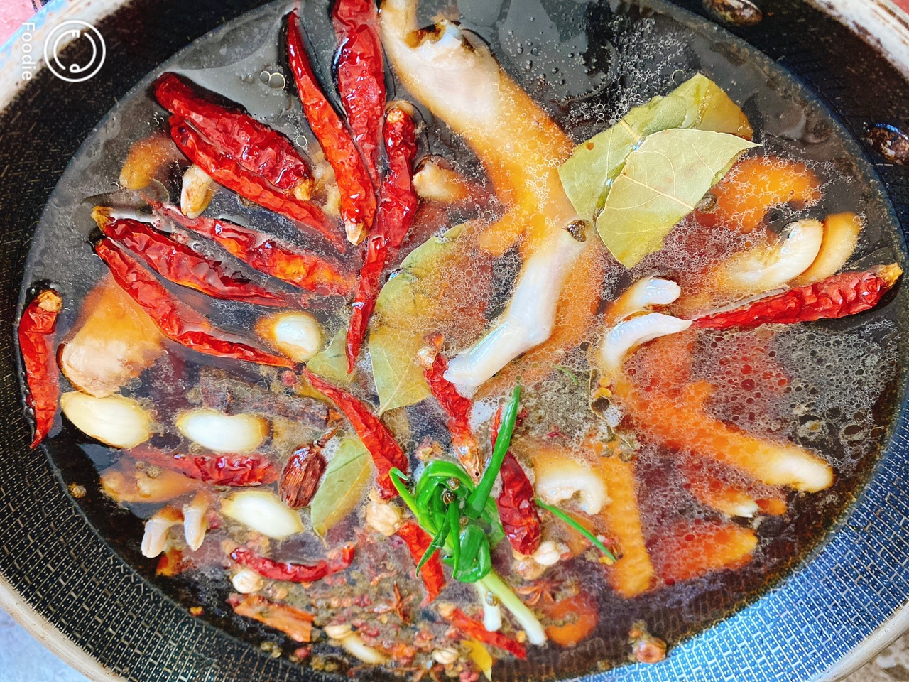 香辣卤鸭掌