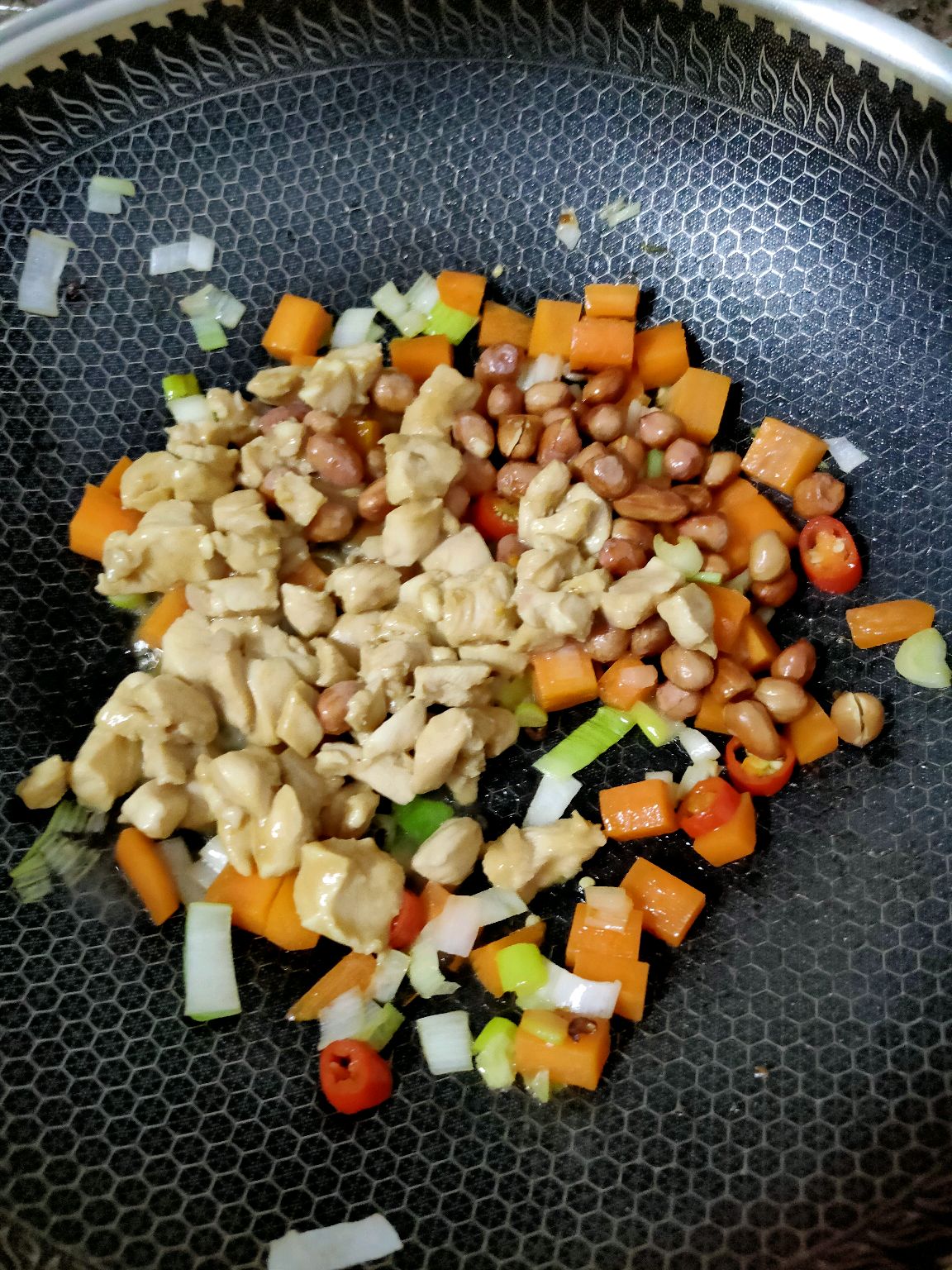 香辣嫩滑到舔盘的宫保鸡丁