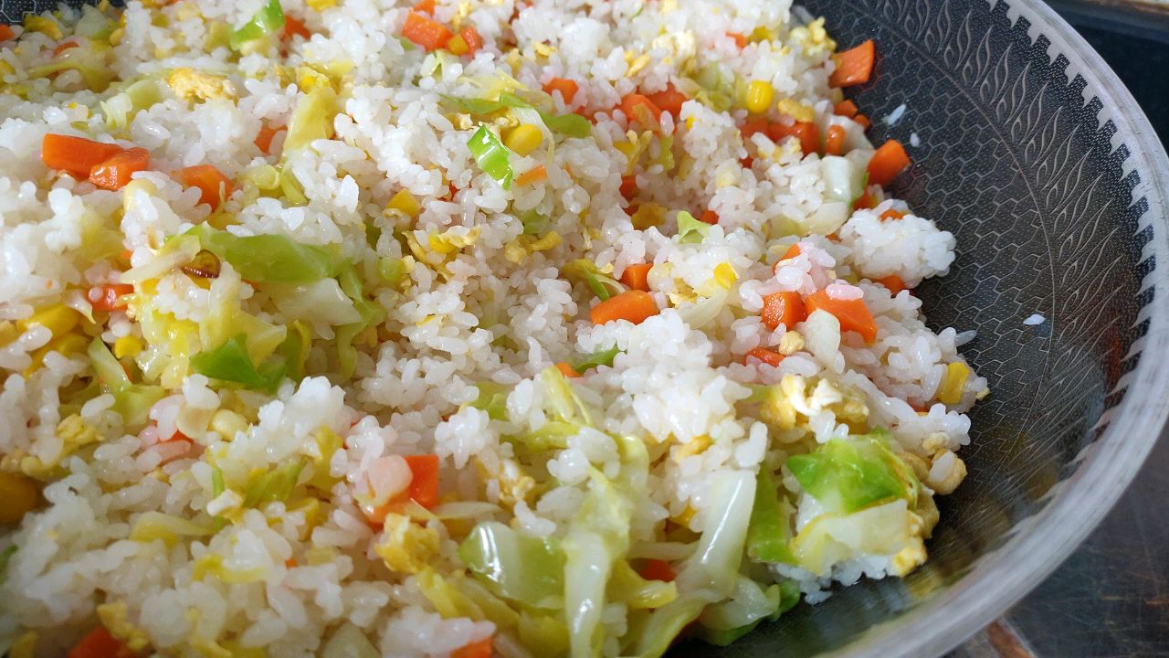 香喷喷的包菜炒饭
