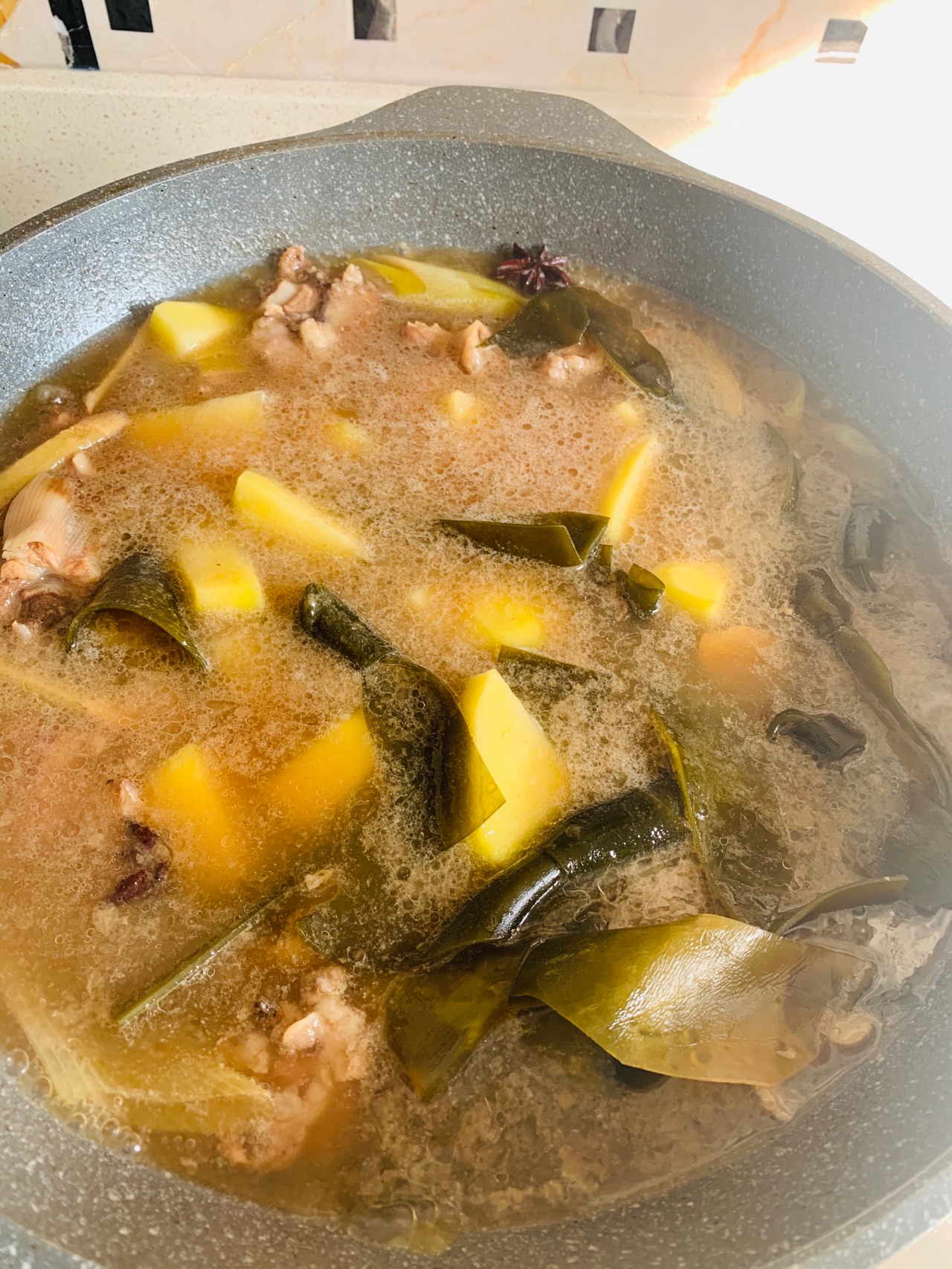 香喷喷的土豆烧排骨