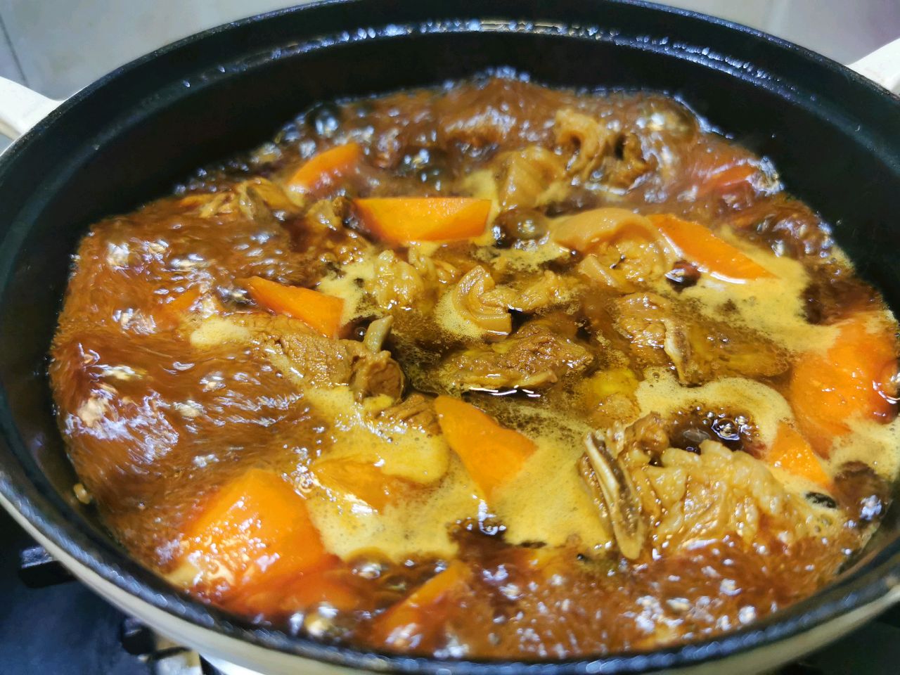 香气扑鼻的羊肉胡萝卜煲