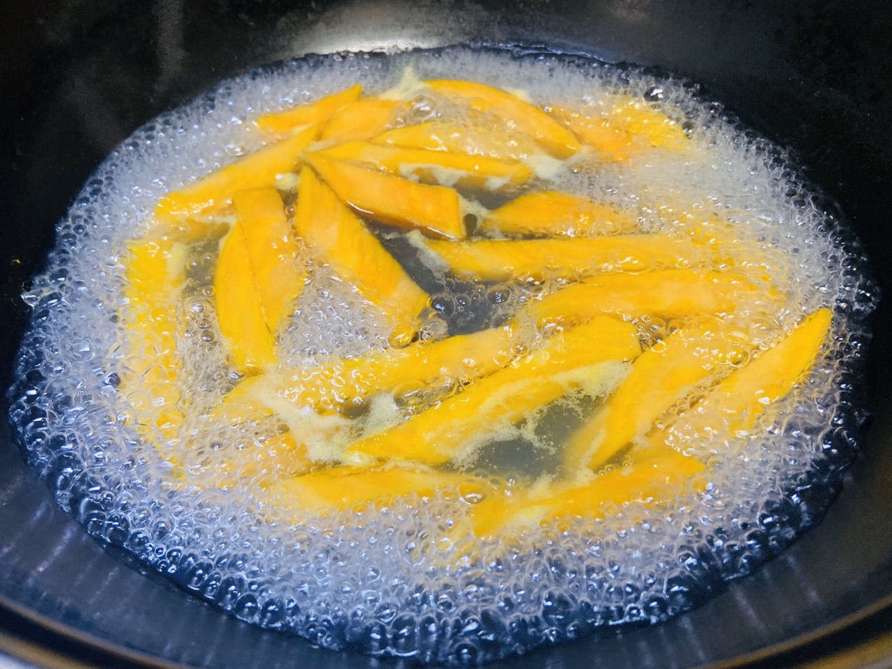 香酥美味的烤红薯条