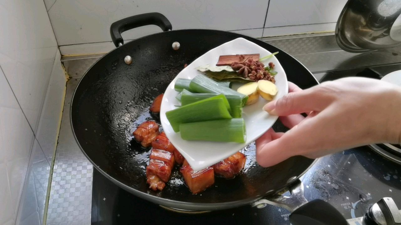 香酥软烂，入口即化的元宝肉