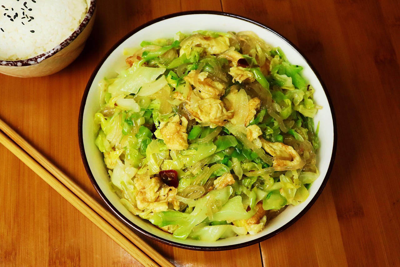 香甜可口 包菜粉丝炒鸡蛋