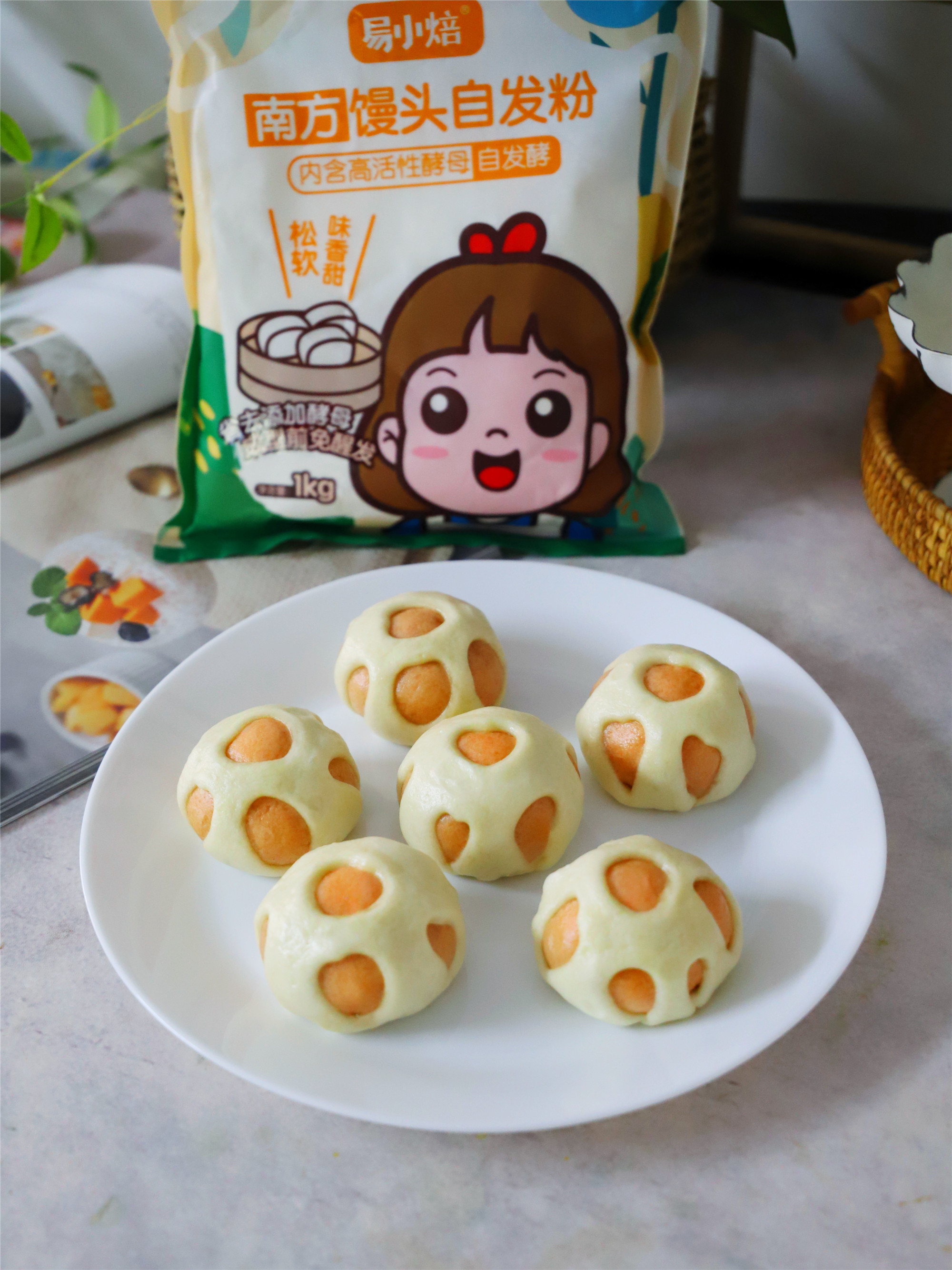 香甜松软的双色蜜豆包