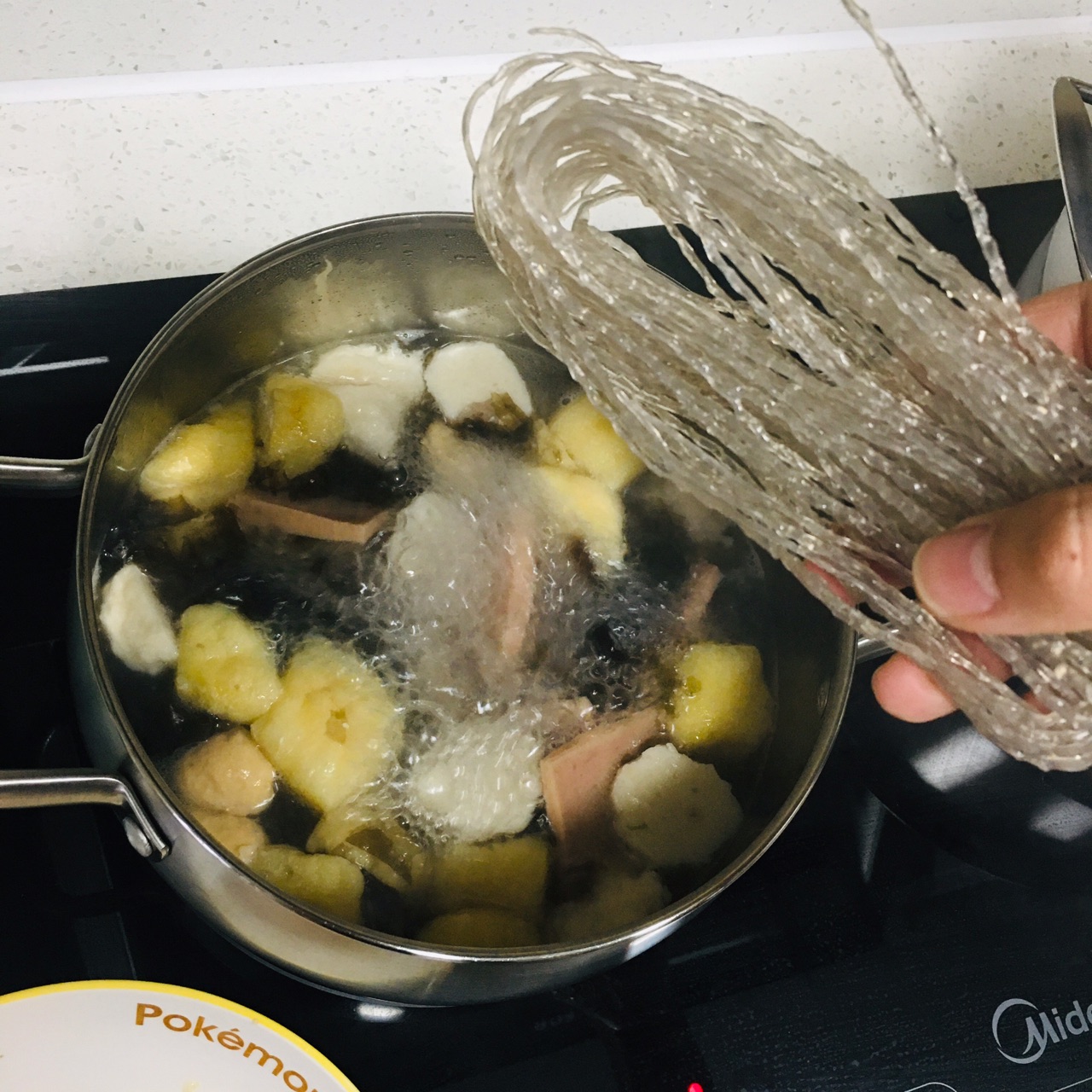 小白菜木耳鱼丸粉丝汤