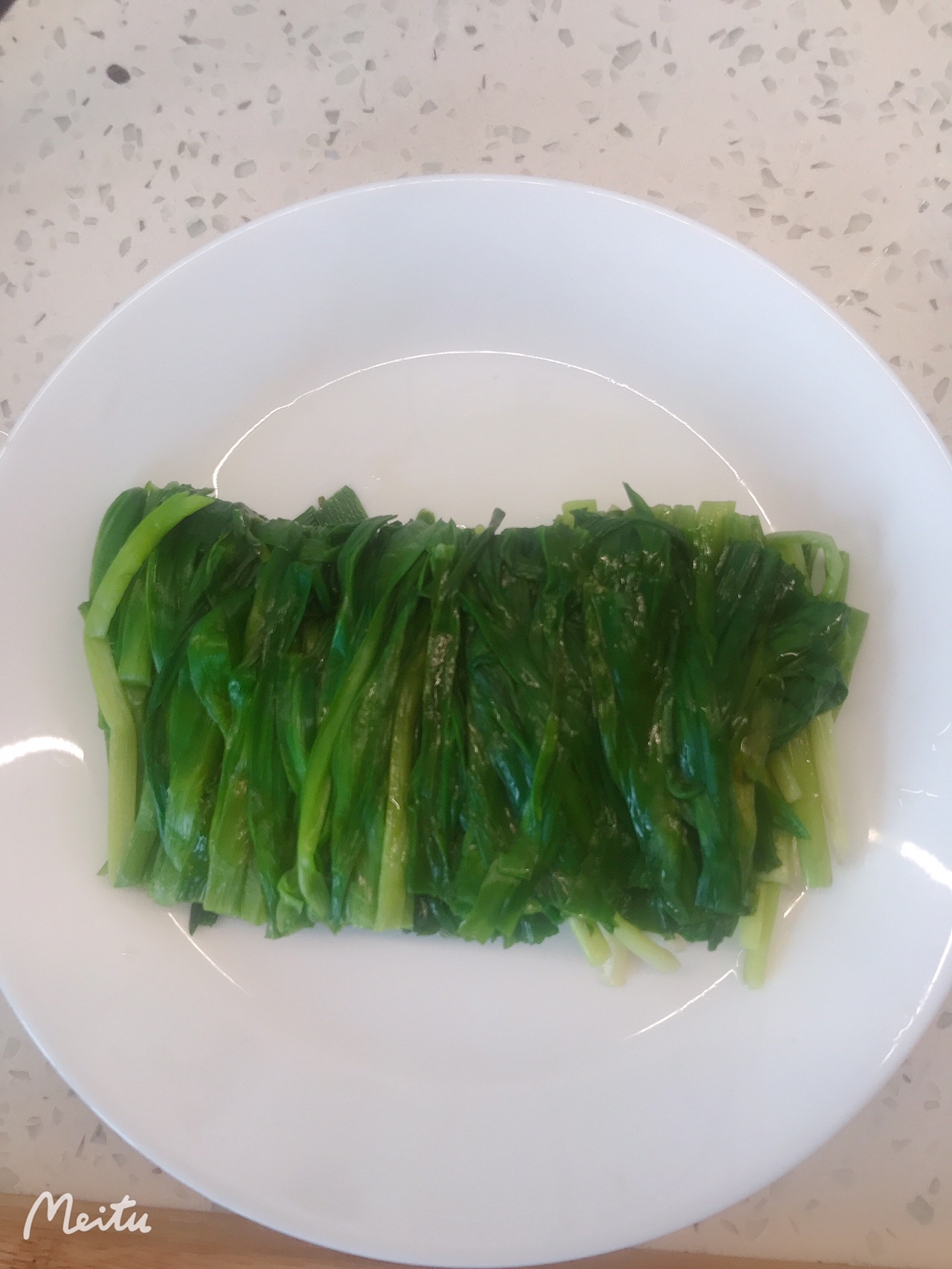 小白都能做 超鲜香凉拌韭菜