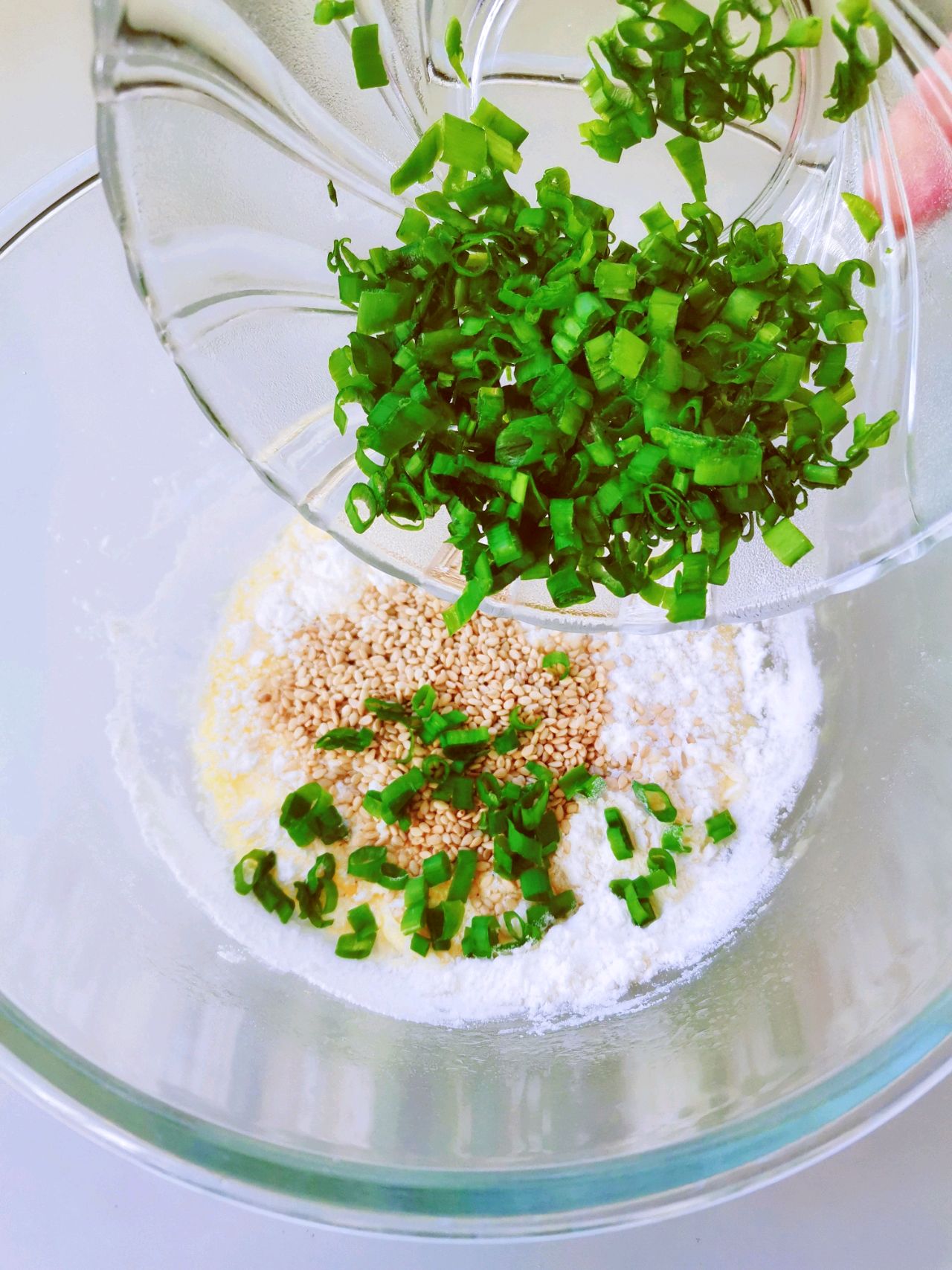 小白也能轻松搞定的香葱芝麻薄脆饼干